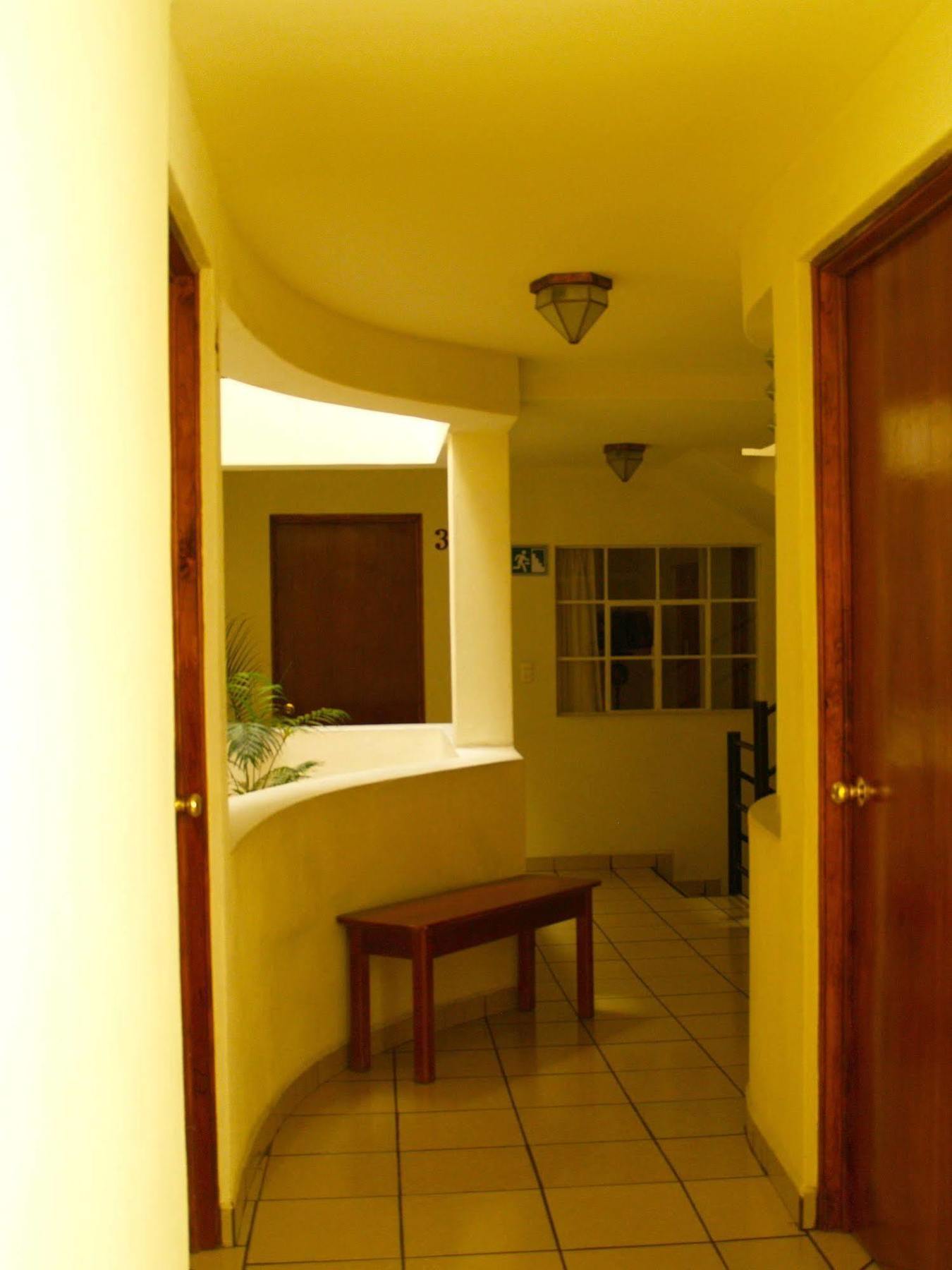 Hotel Y Posada Refugio Independencia Morelia Bagian luar foto